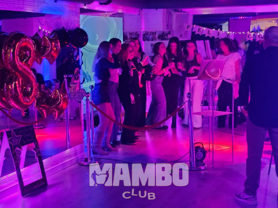 Ambient de discoteca privada amb karaoke a Badalona